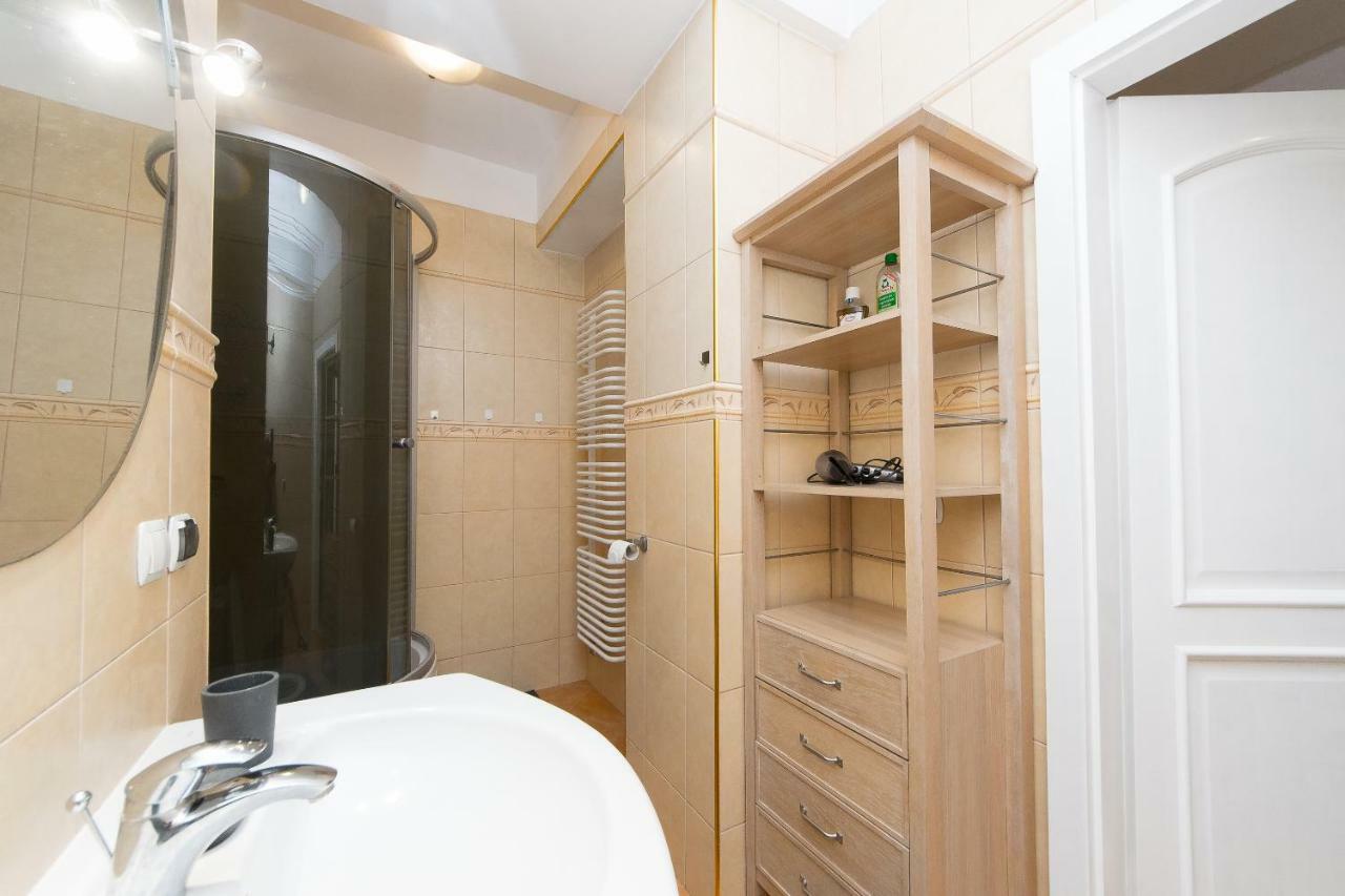 Spacious Apartment In Old Town P4You Pl Krakow Exterior photo