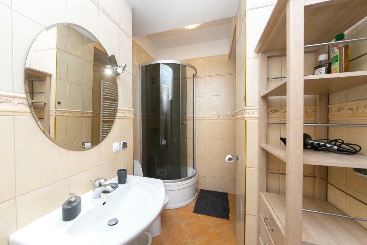 Spacious Apartment In Old Town P4You Pl Krakow Exterior photo